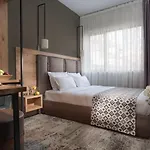 The Boutique Square - Free Compliments - Free Wi-fi - Location - Nearby Paid Parking 普罗夫迪夫