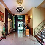 The Boutique Square - Free Compliments - Free Wi-fi - Location - Nearby Paid Parking 3*